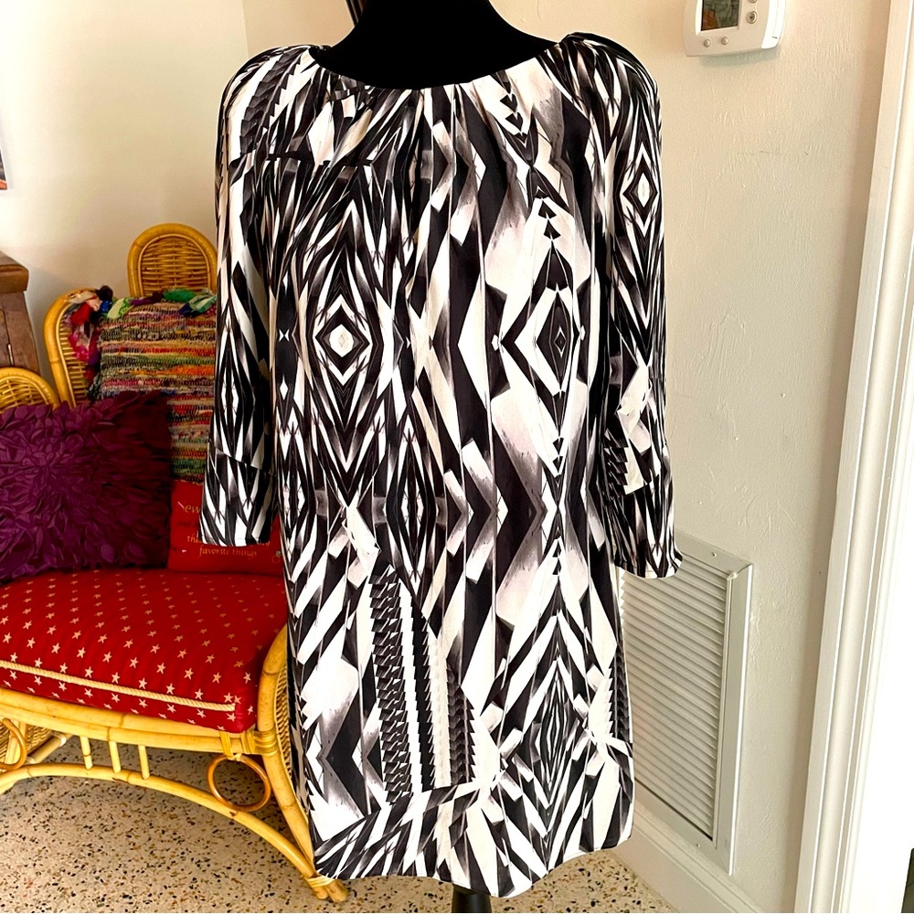 TED BAKER Black and White Silk Geometric Print Dress! Like new! Stunning. Sz 4